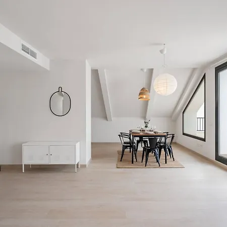 Incredible Terrace, Sea Views, Great Location * 埃斯特波纳