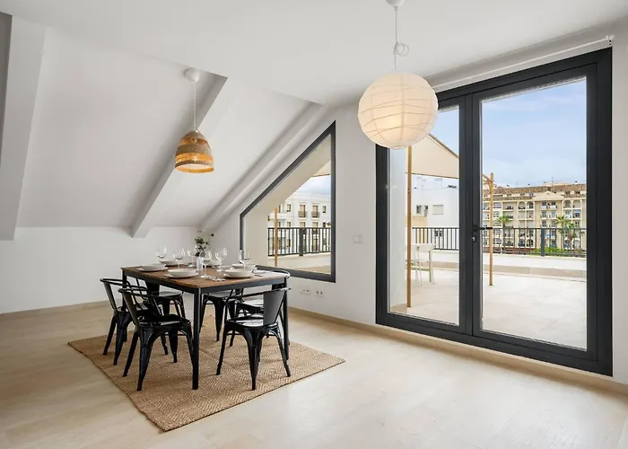 Incredible Terrace, Sea Views, Great Location * 埃斯特波纳