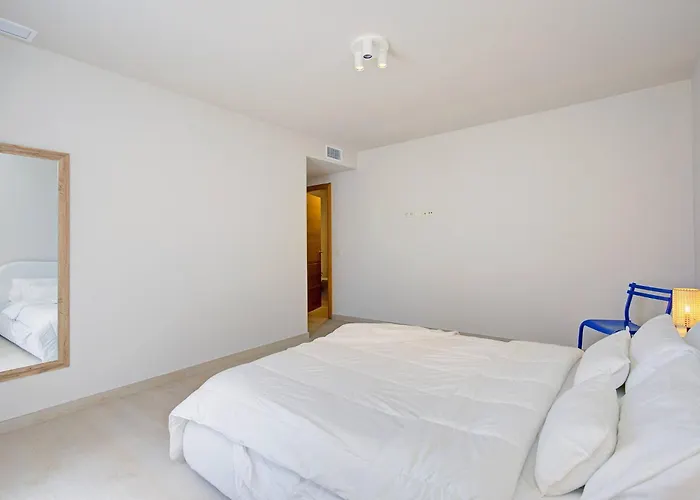 Incredible Terrace, Sea Views, Great Location 埃斯特波纳