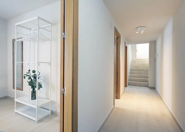 Incredible Terrace, Sea Views, Great Location 埃斯特波纳