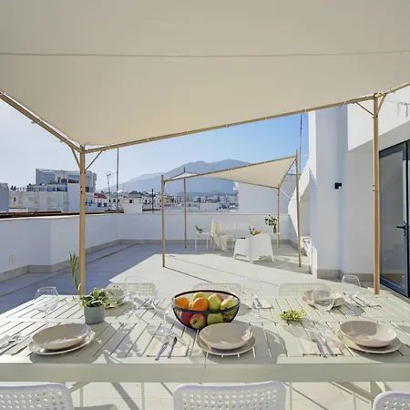 Апартаменти Incredible Terrace, Sea Views, Great Location